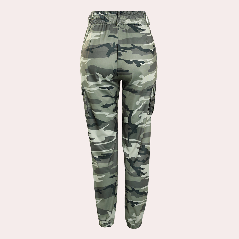 Camouflage dames cargobroek voor de zomer
