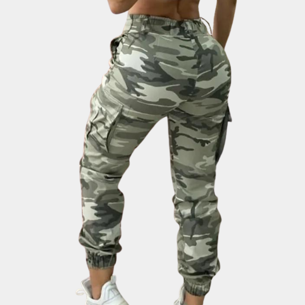 Camouflage dames cargobroek voor de zomer