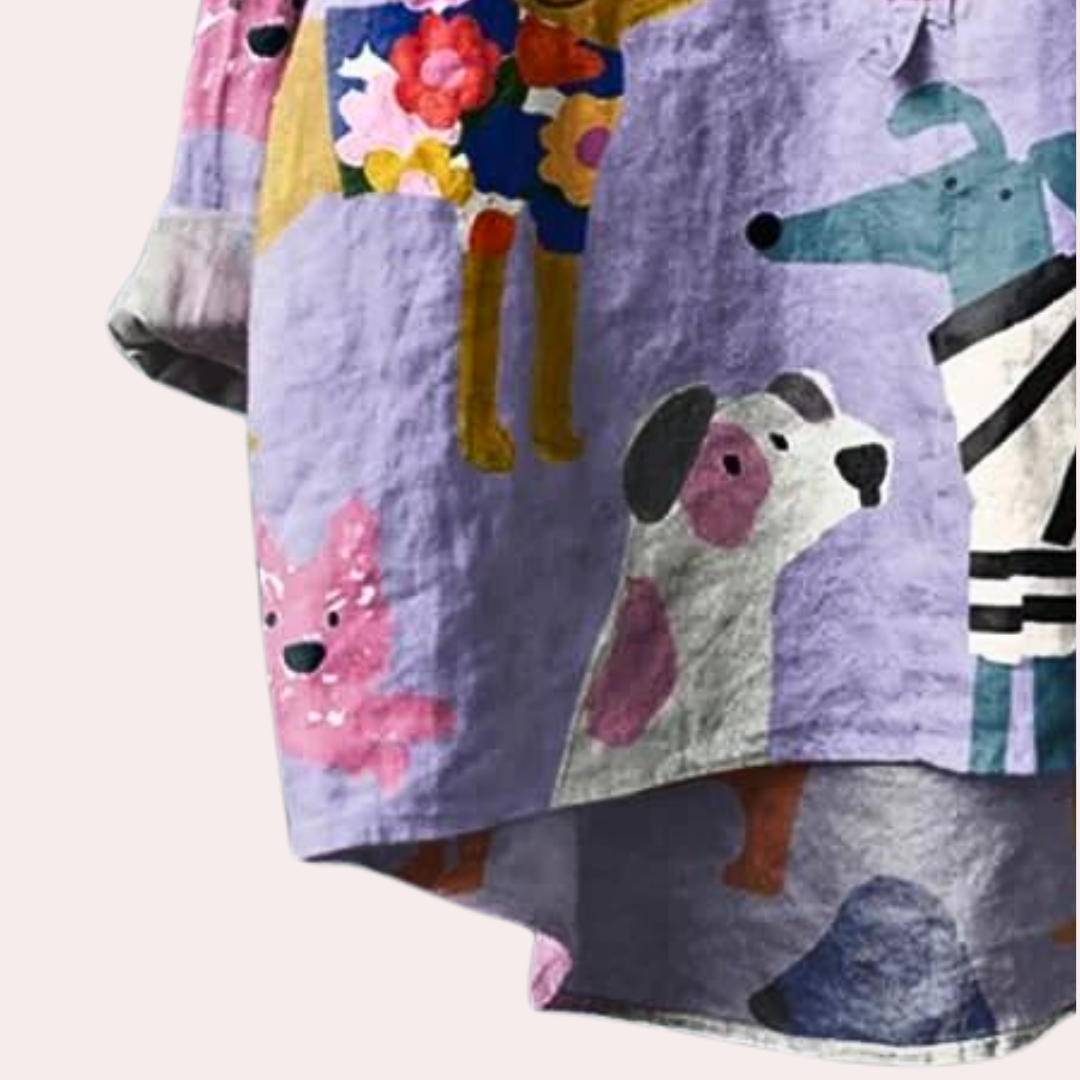 Brynja - Zomershirt met speelse hondenprint voor dames
