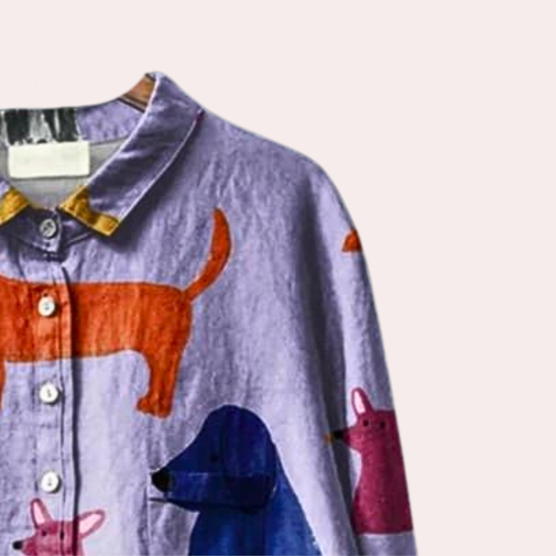 Brynja - Zomershirt met speelse hondenprint voor dames