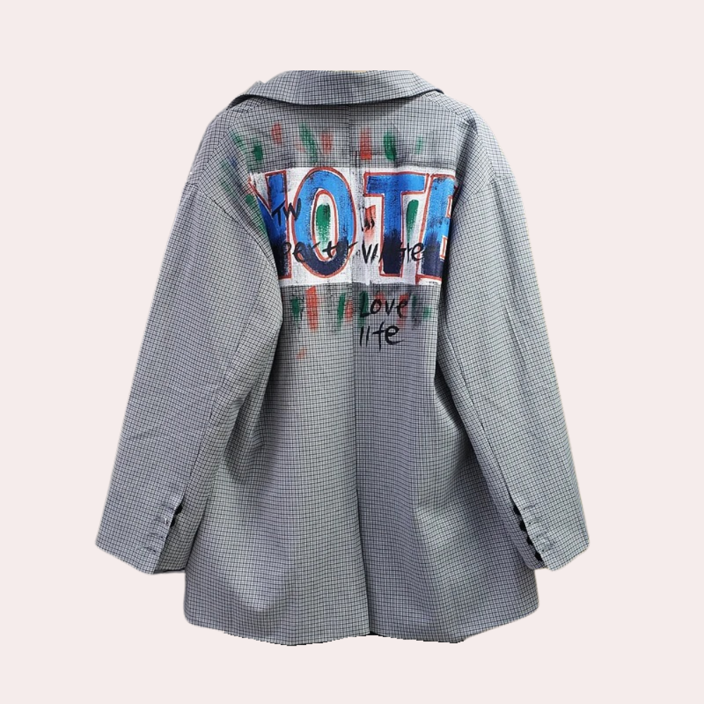 Berthe - Oversized damesblazer met tekst voor de zomer