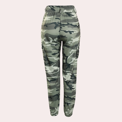 Camouflage dames cargobroek voor de zomer