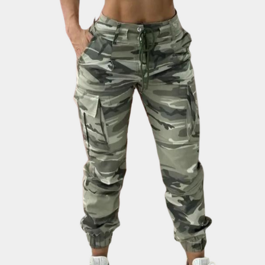 Camouflage dames cargobroek voor de zomer