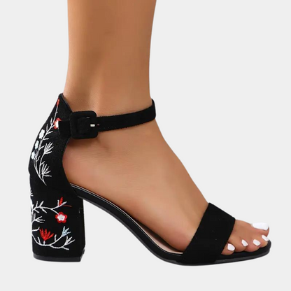 Elegante zomerdamessandalen met bloemenprint