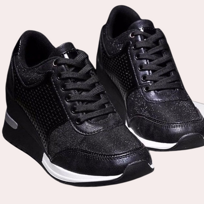 Stijlvolle zomersneakers met sleehakken
