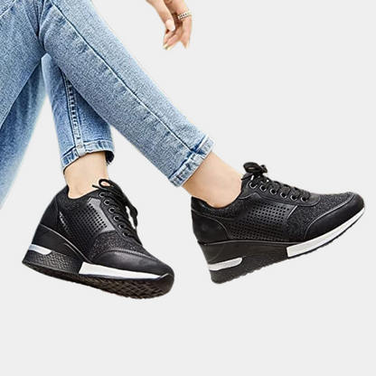 Stijlvolle zomersneakers met sleehakken