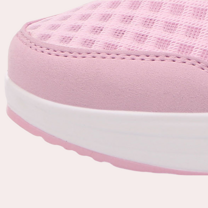 Ademende zomerse damessneakers met sleehak