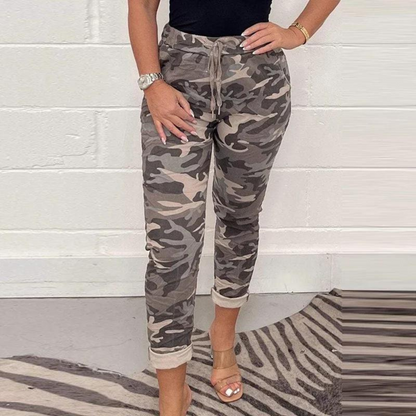 Penelope - Damesbroek in Luxe Camouflage met Optimaal Comfort voor de Zomer