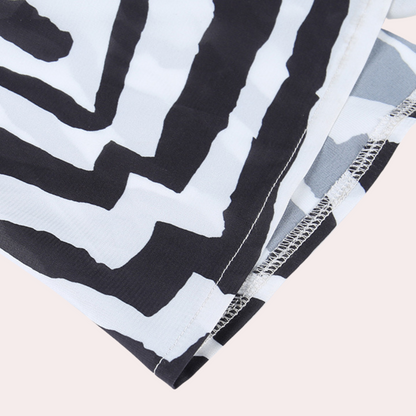 Dayana - Gedurfde Rugloze Maxi met Zebra Strepen voor de Zomer