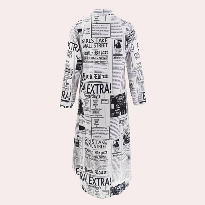 Antonia - Luxe Zomerjurk met Artistieke Kranten Print